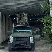 FGR asegura 15 camionetas blindadas y cartuchos en cateo a bodega de Reynosa - imagen 11