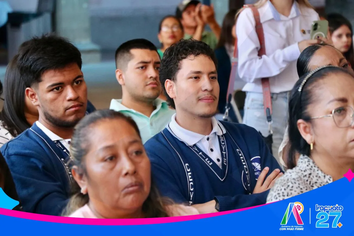 Irapuato entrega 50 laptops a estudiantes destacados de preparatoria y universidad - imagen 6