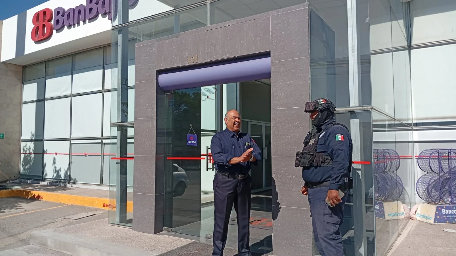 Policía municipal refuerza vigilancia en bancos y centros comerciales de Ciudad Juárez - imagen 3