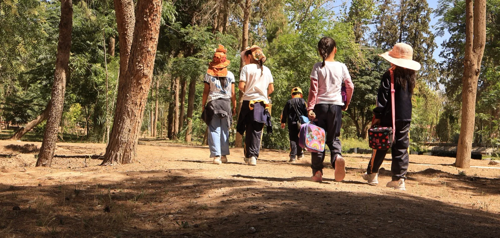 Alumnos de primaria visitan el vivero de El Chamizal para aprender sobre composta y producción de plantas - imagen 4