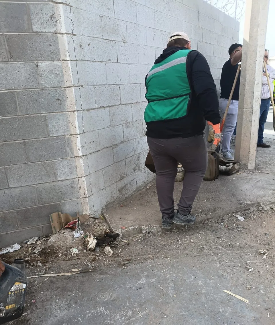 Municipio de Juárez retira talleres y puestos que invadían un dique en avenida Aeronáutica - imagen 4