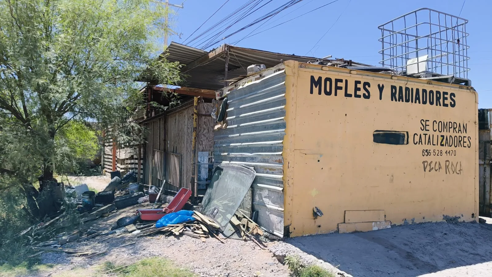 Municipio de Juárez retira talleres y puestos que invadían un dique en avenida Aeronáutica - imagen 8