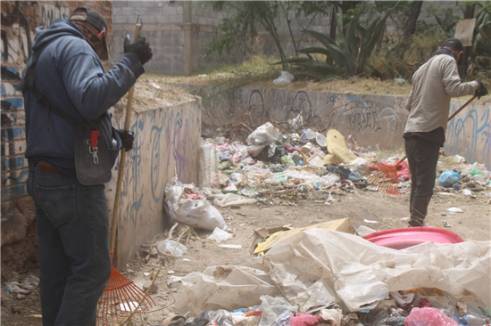 Cuadrillas municipales retiran 1.8 toneladas de basura de arroyos canalizados en Chihuahua