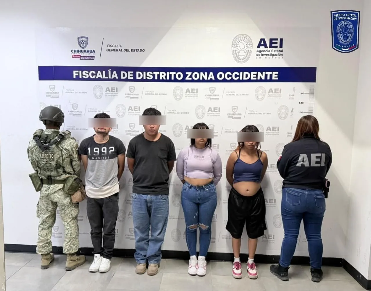 Cateo en fraccionamiento Pampas deja cuatro detenidos con pistola, cristal y mariguana