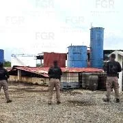 FGR asegura más de 256 mil litros de hidrocarburo y detiene a 12 personas en Tihuatlán, Veracruz - imagen 1