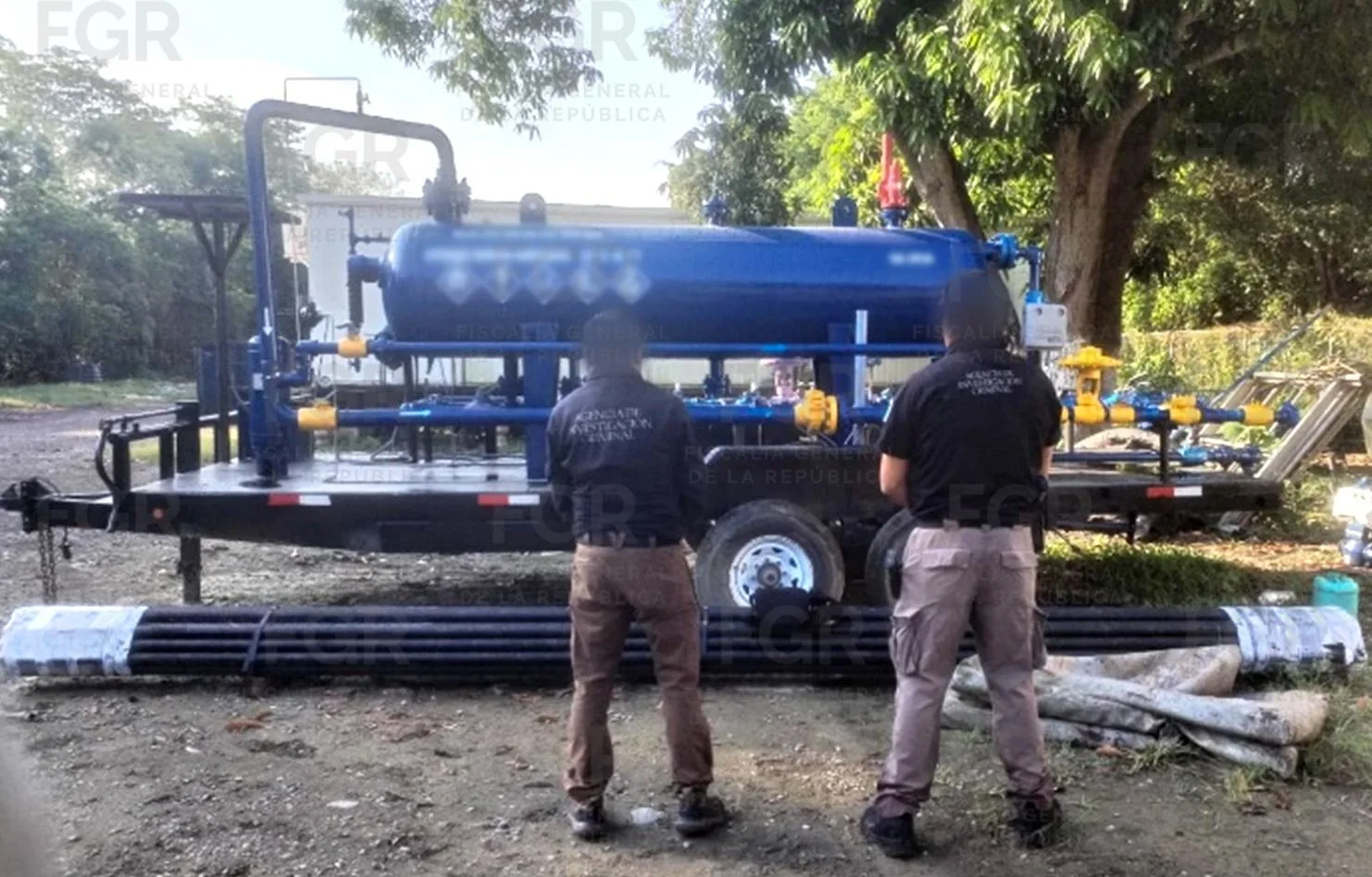 FGR asegura más de 256 mil litros de hidrocarburo y detiene a 12 personas en Tihuatlán, Veracruz - imagen 8