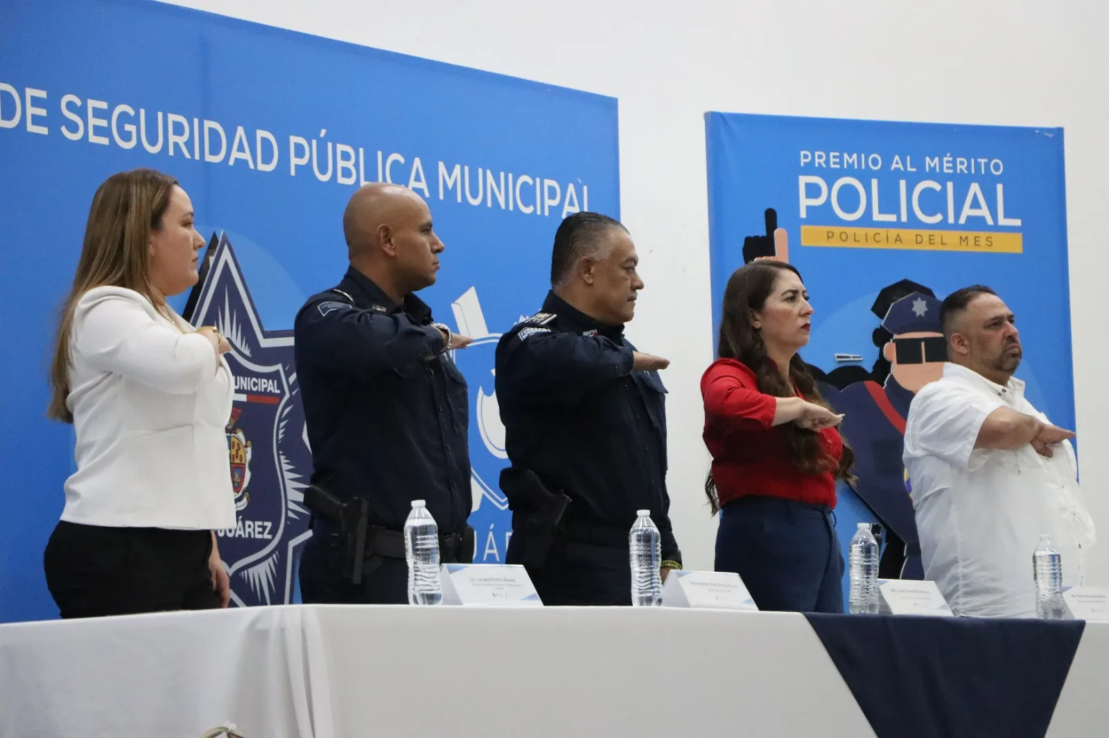 Reconocen a 60 policías de Ciudad Juárez por acciones destacadas y a cuatro por 20 años de servicio - imagen 2