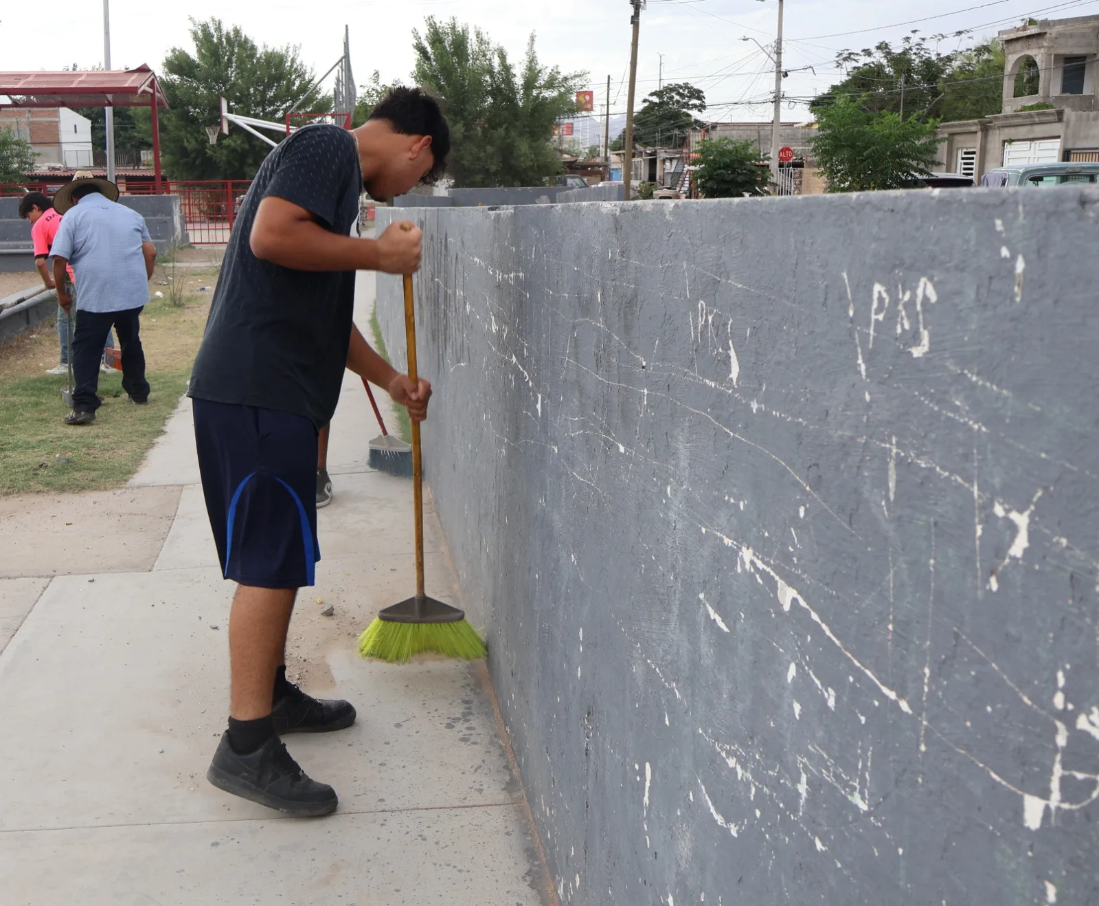 Vecinos y Gobierno de Juárez colaboran para rehabilitar el Parque Tierra y Libertad - imagen 9