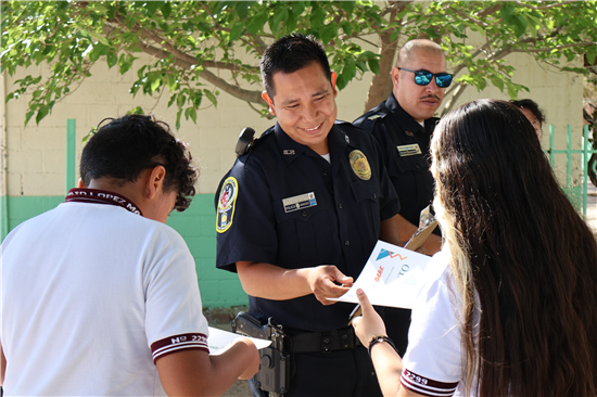 Más de 500 alumnos de Chihuahua concluyen programa D.A.R.E. para prevenir conductas de riesgo