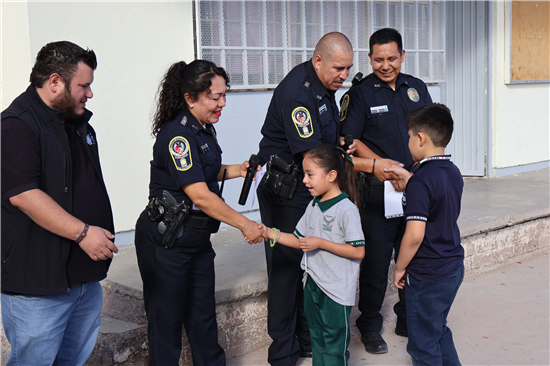 Más de 500 alumnos de Chihuahua concluyen programa D.A.R.E. para prevenir conductas de riesgo - imagen 1