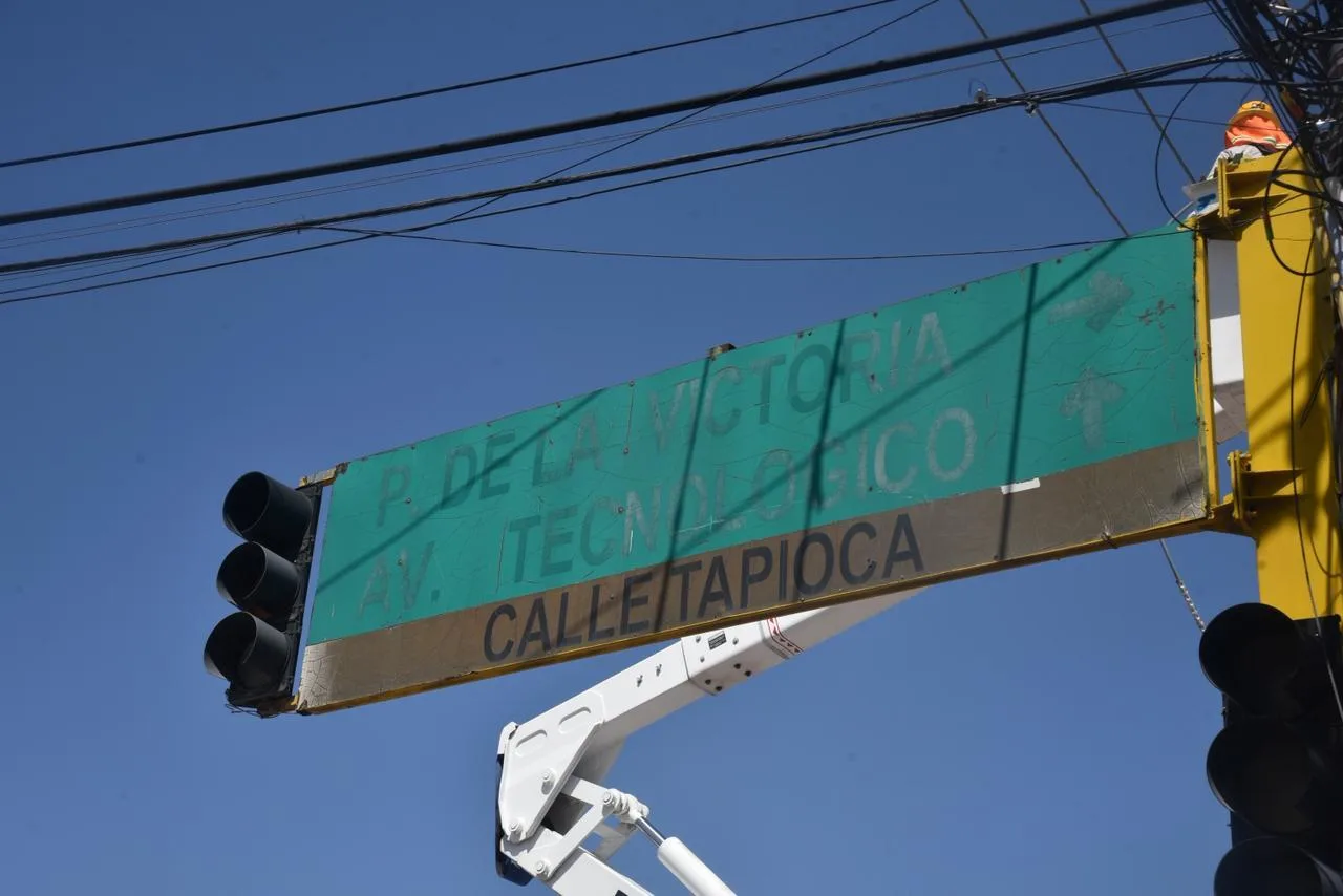 Retiran cableado aéreo en calle Tapioca para construcción de puente peatonal en Culiacán - imagen 2