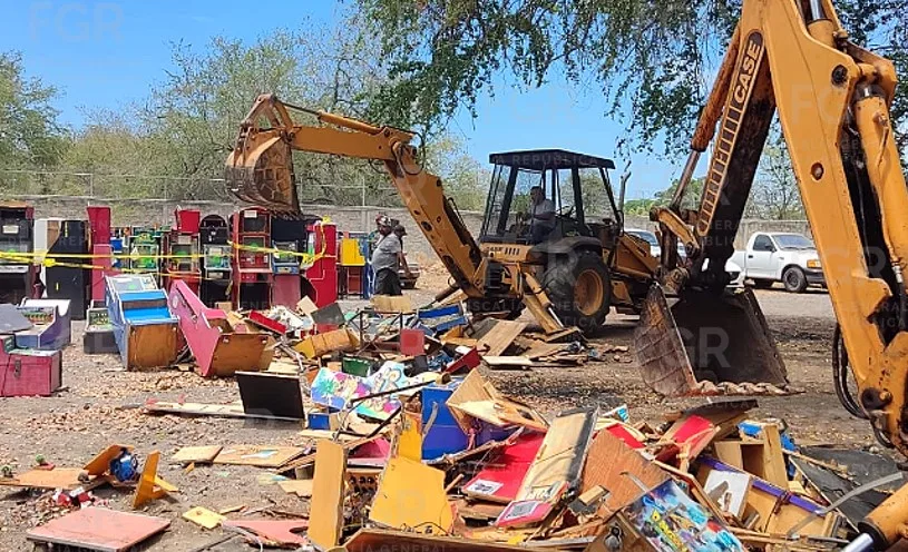FGR de Colima incinera narcóticos y destruye máquinas tragamonedas en operativo conjunto