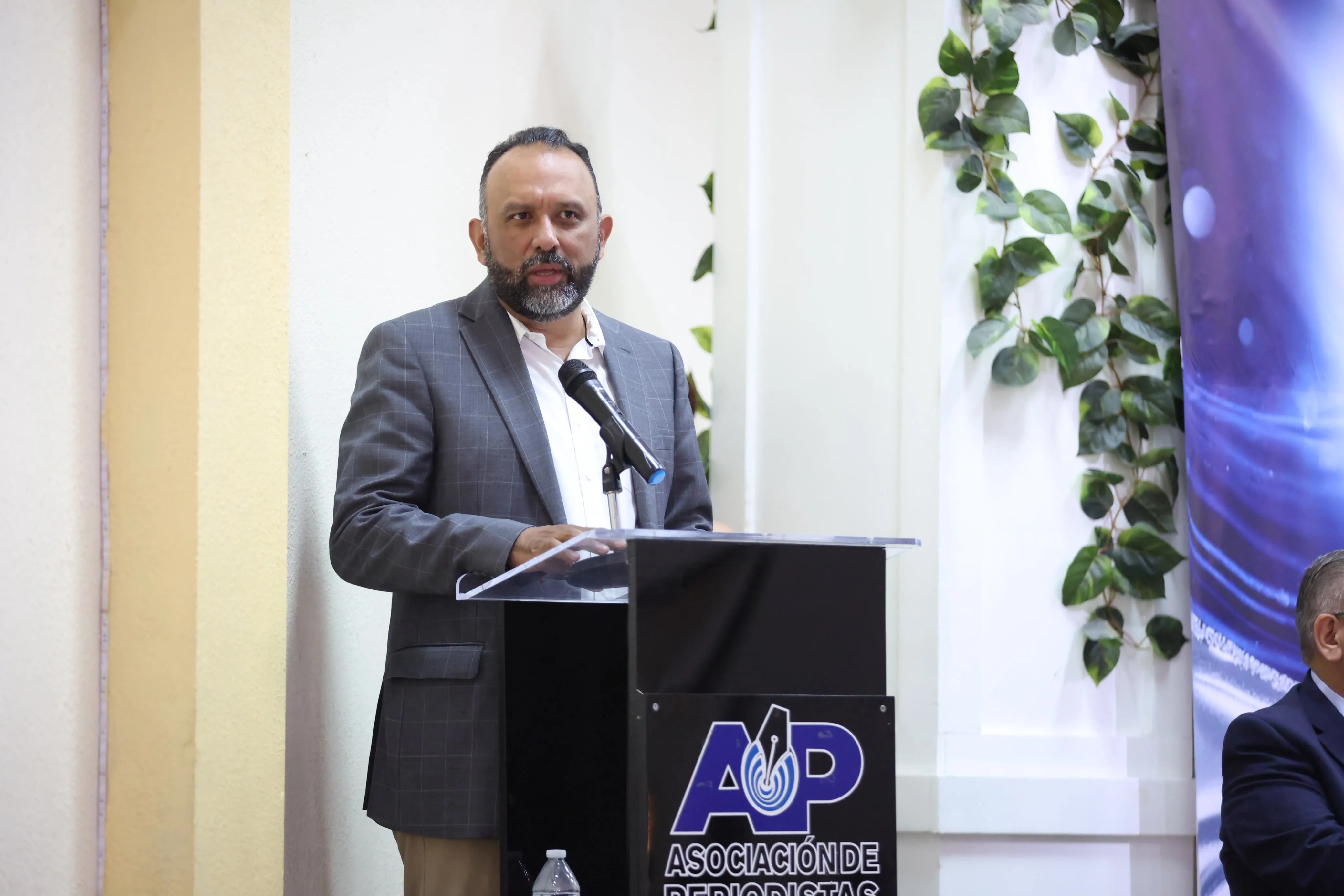 Secretario del Ayuntamiento participa en entrega del premio Columna de Plata 2026 en Ciudad Juárez