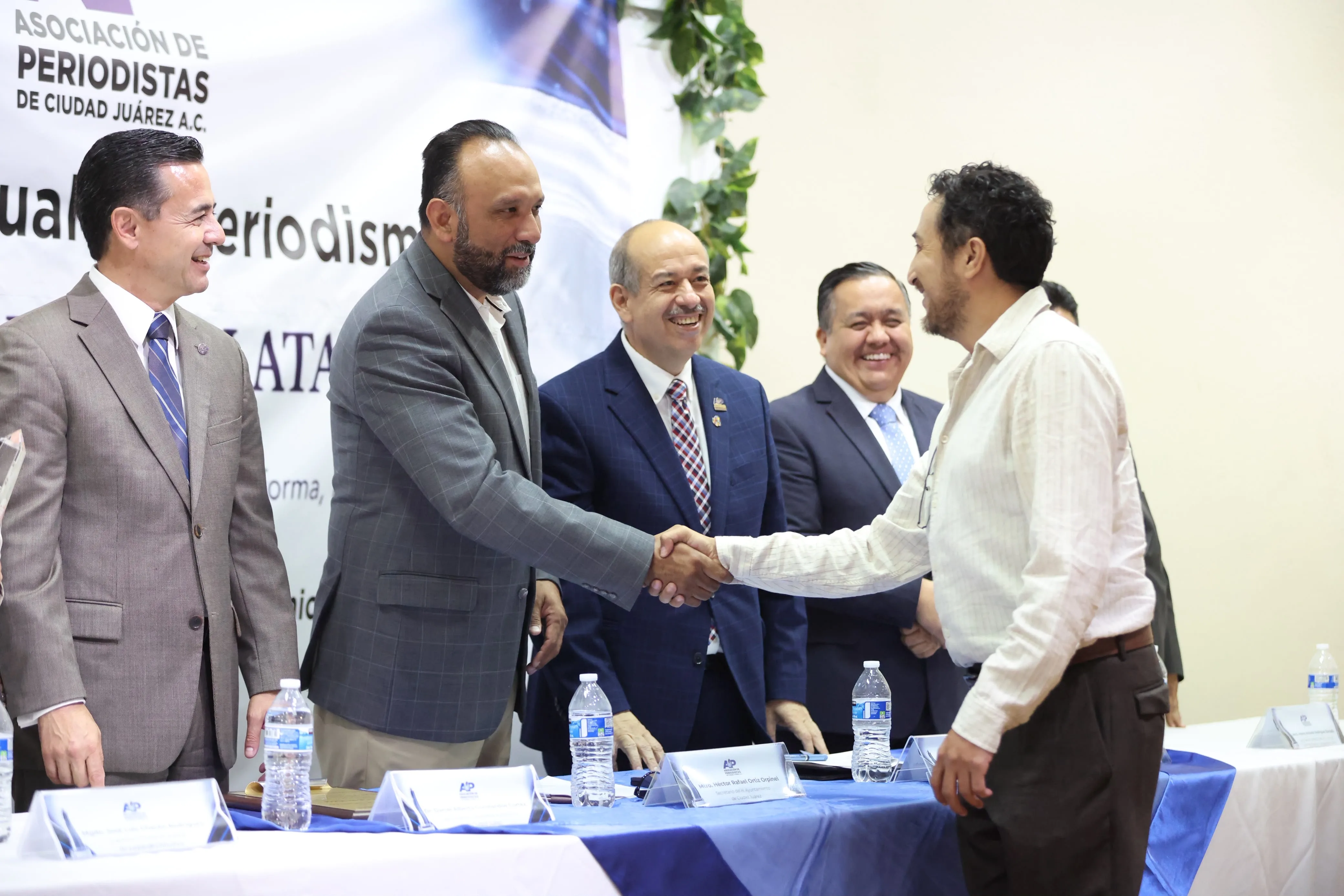 Secretario del Ayuntamiento participa en entrega del premio Columna de Plata 2026 en Ciudad Juárez - imagen 14