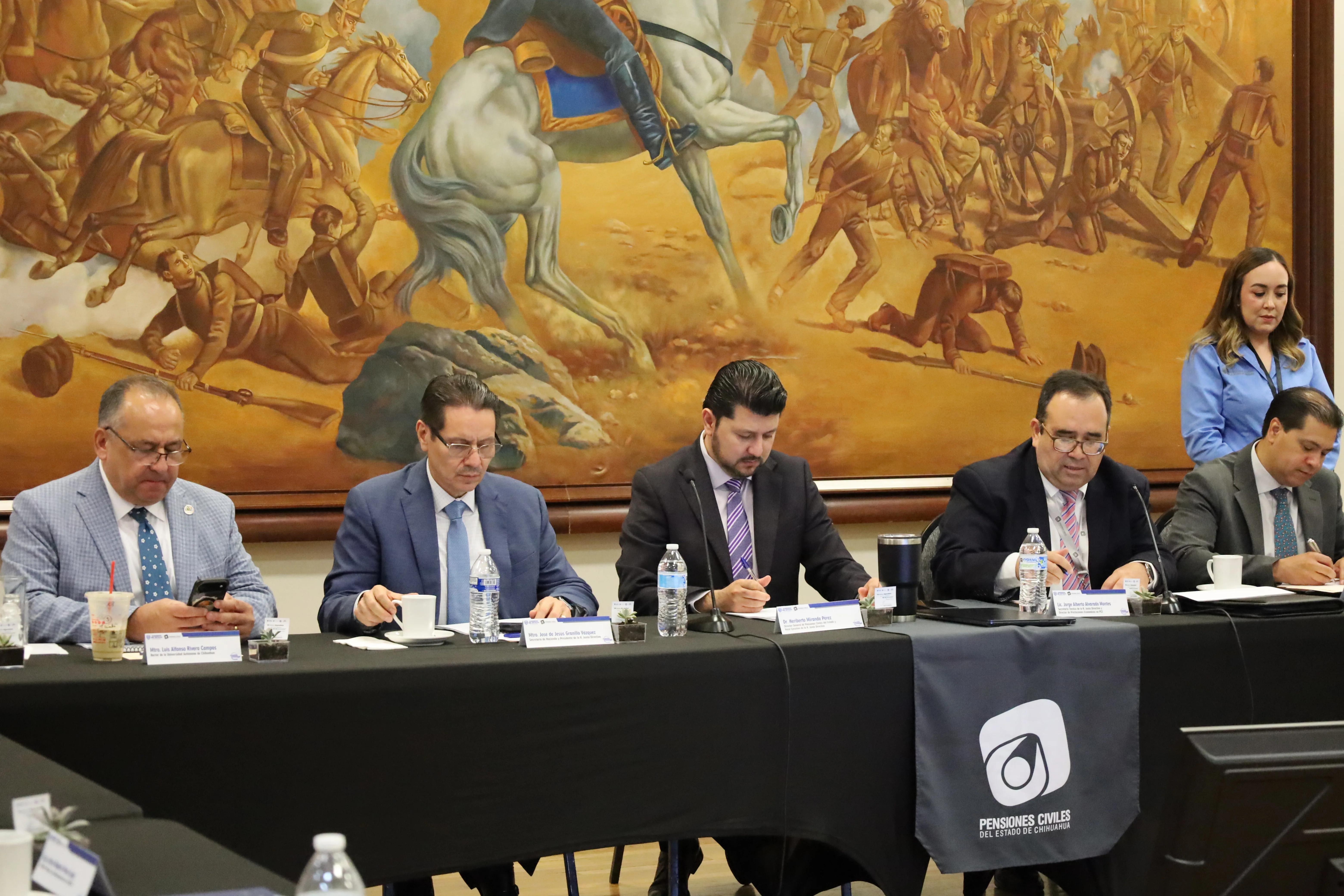 PCE analiza regularización de viviendas y reforma constitucional en pensiones en Chihuahua