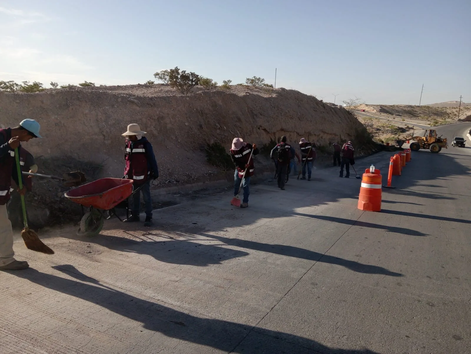 Avanza la Cruzada del Cambio con trabajos de limpieza y mantenimiento en avenidas de Ciudad Juárez - imagen 3