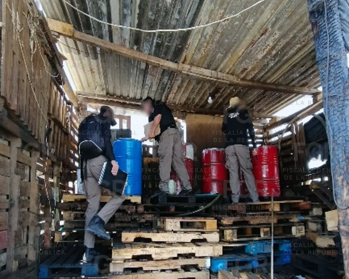FGR asegura más de 450 litros de hidrocarburo en Lagos de Moreno, Jalisco - imagen 2
