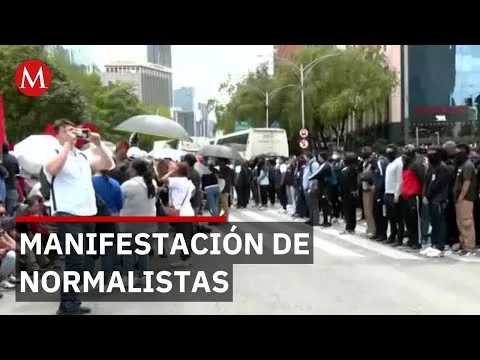 Normalistas de Ayotzinapa se reúnen en el antimonumento de los 43 en Ciudad de México tras operativo policial