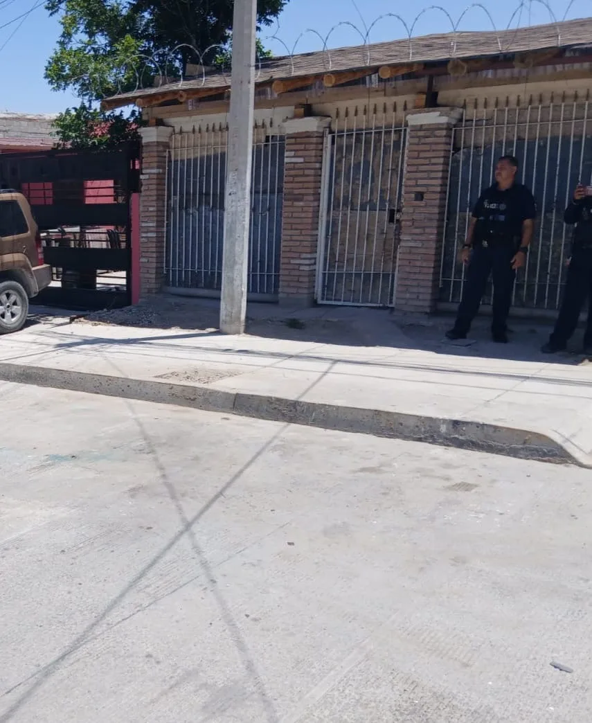 Retiran construcción improvisada que bloqueaba vía pública en colonia Independencia - imagen 2