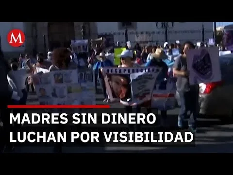 Madres trabajadoras de Durango usan lonas para visibilizar desaparecidos en Ciudad de México