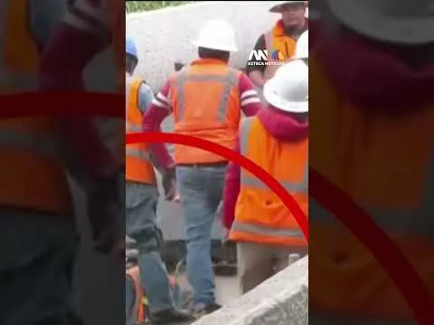 Socavón en la Terminal 2 del AICM atrapa una aplanadora durante trabajos de rehabilitación