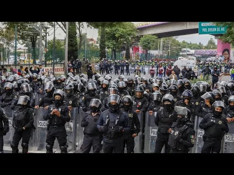 Maestros intentan bloquear acceso al Estadio Ciudad de México antes del Mundial