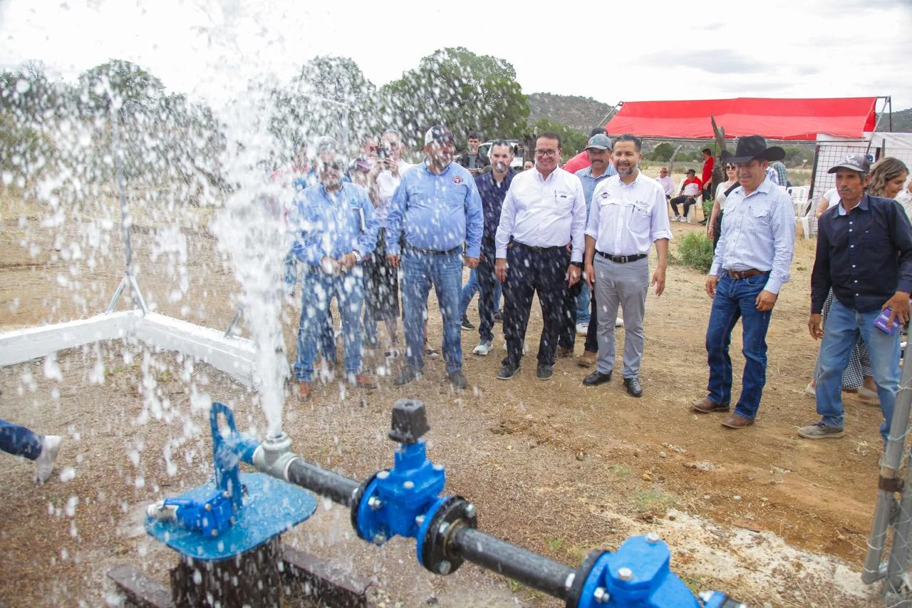 Inauguran pozo de agua potable en San José Baqueachi, Guerrero, para 135 habitantes
