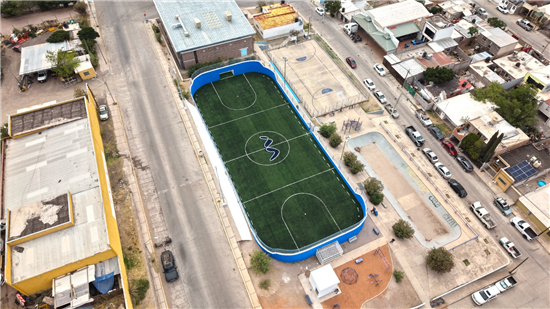 Avanza más del 50% la rehabilitación de la cancha de futbol rápido Media Luna en colonia Rosario, Chihuahua - imagen 3