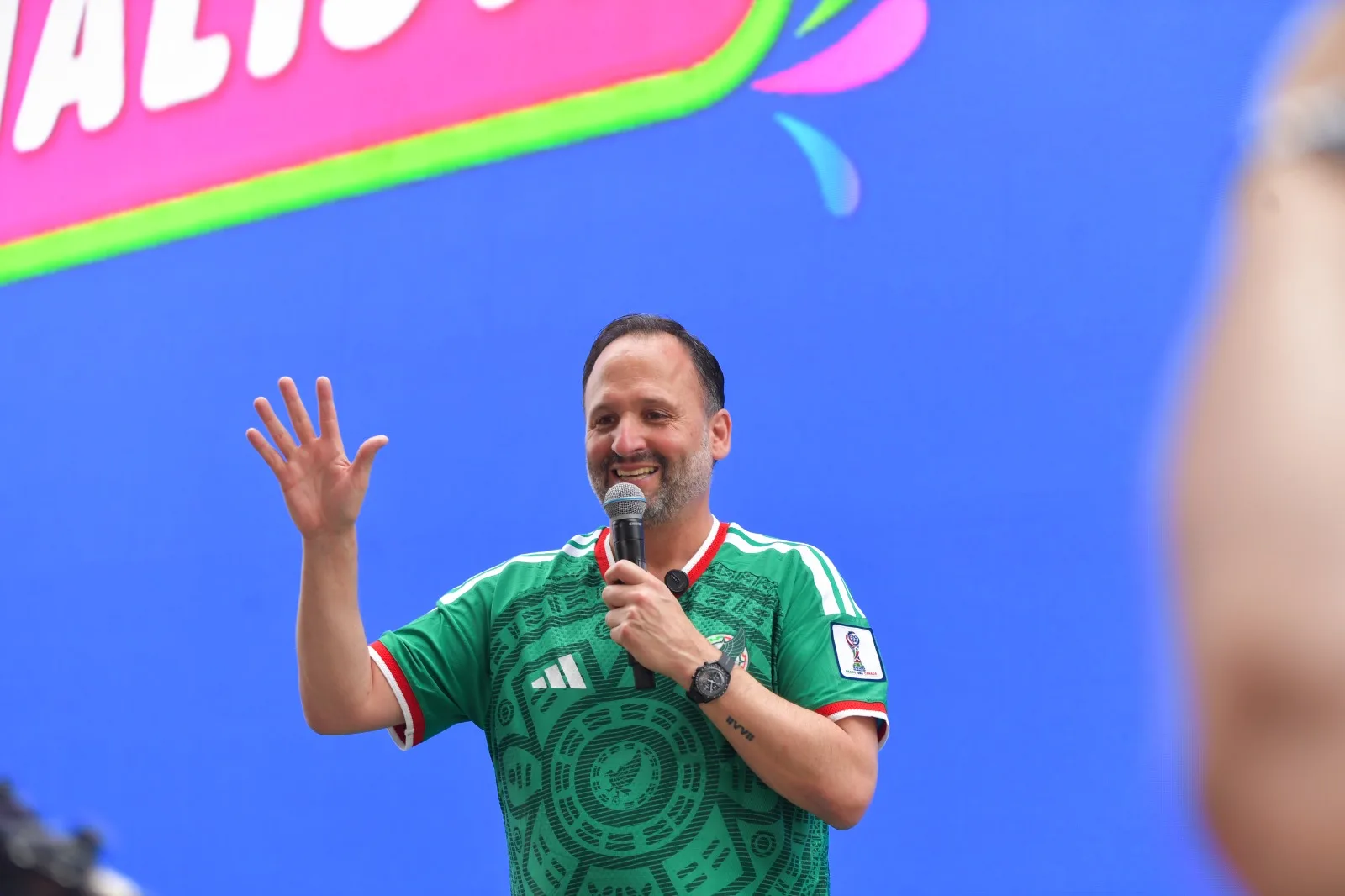 Familias llenan la Plaza del Ángel en Chihuahua para ver el debut de México en el Mundial 2026 - imagen 6