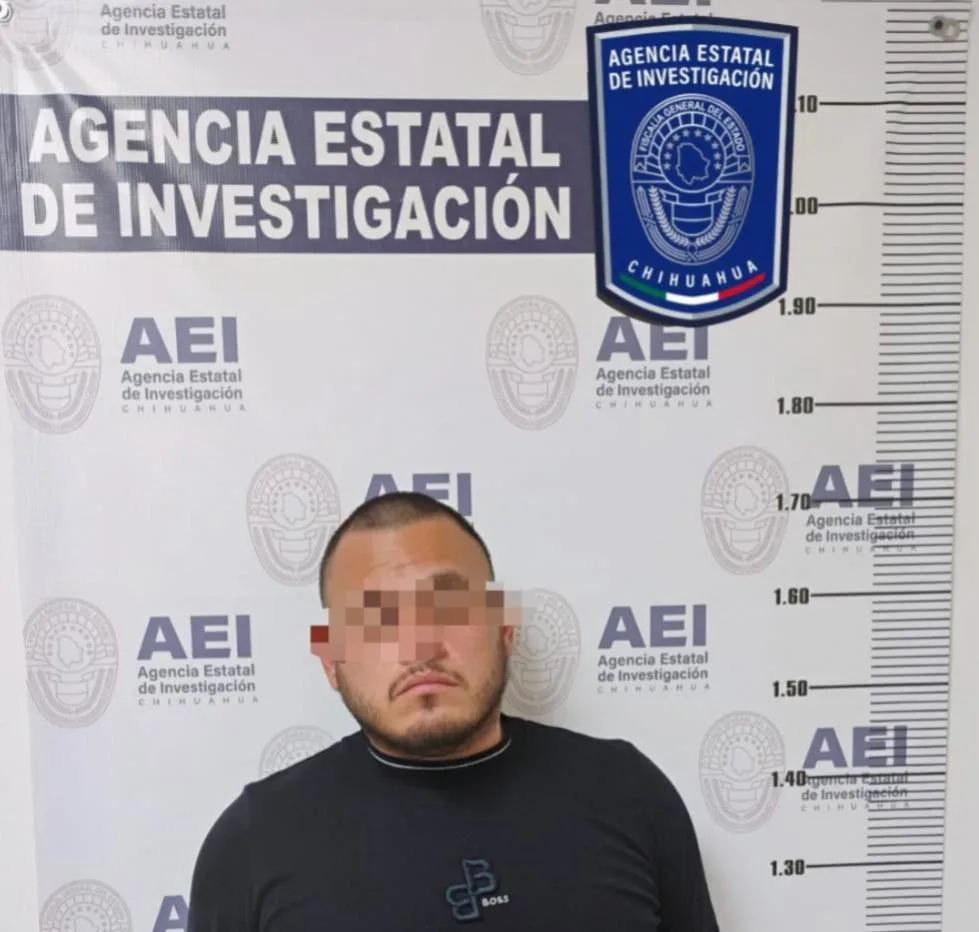 Detienen en Chihuahua a tres hombres con 15 bolsas de presunto cristal en la colonia Cerro de la Cruz - imagen 1