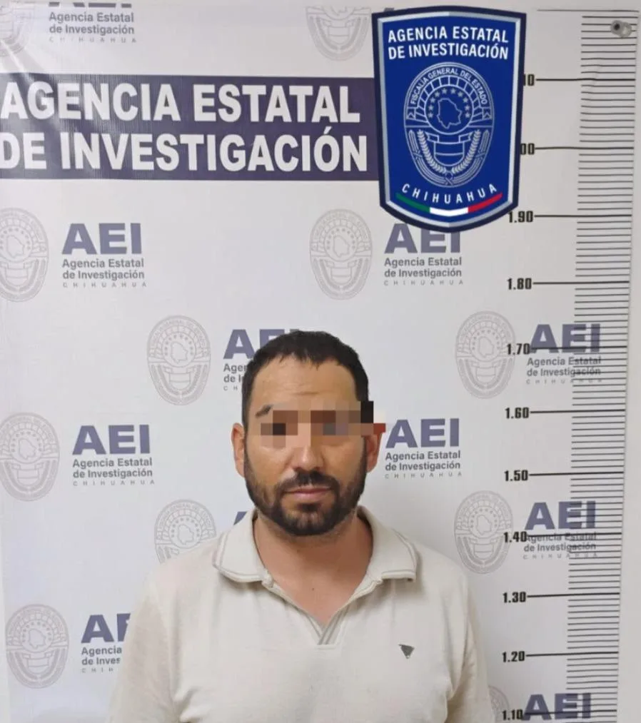 Detienen en Chihuahua a tres hombres con 15 bolsas de presunto cristal en la colonia Cerro de la Cruz - imagen 2