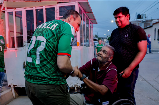 Alcalde Marco Bonilla supervisa alumbrado y seguridad en colonia Cumbres del Sur, Chihuahua