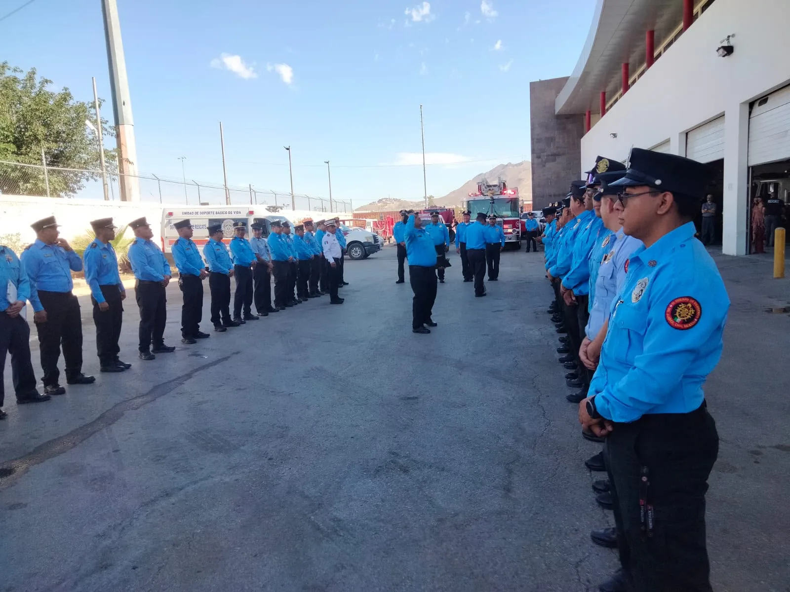 Protección Civil reconoce a cuatro bomberos tras 27 años de servicio en Ciudad Juárez - imagen 6